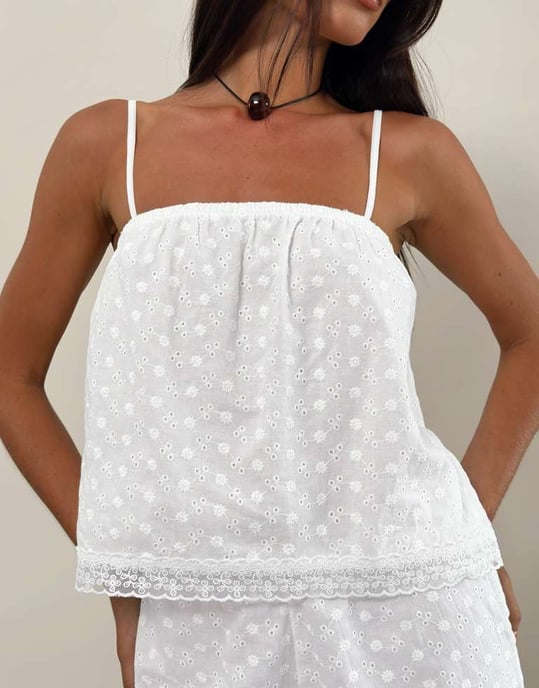 Motel strapa broderi kort cami-top i elfenben - Image 3