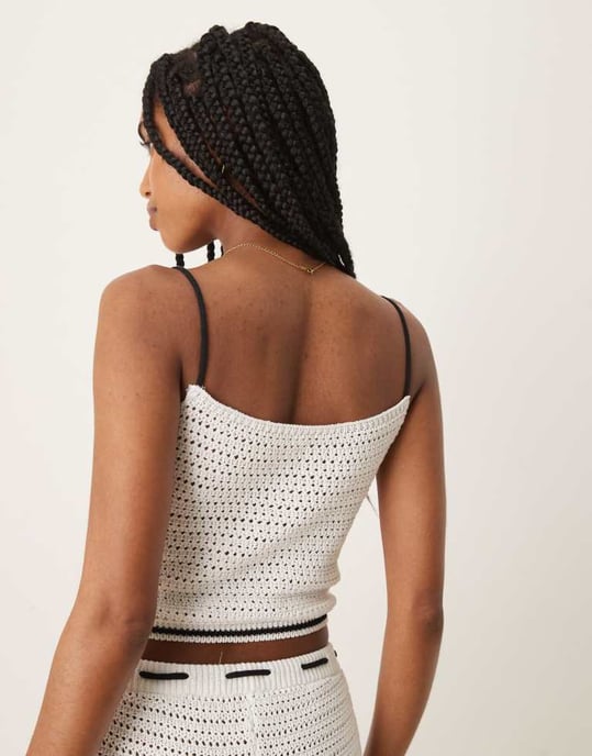 ASOS DESIGN koord virkad cami-topp med kontrasterande remmar i ecru - Image 4