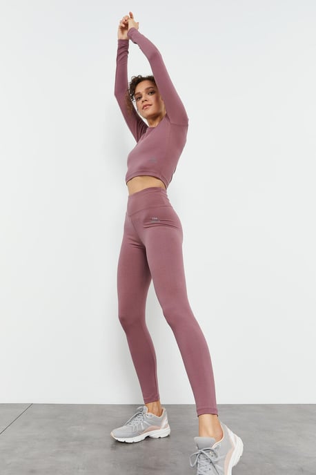 Slim-Fit Long Sleeve Crop Top - Image 5