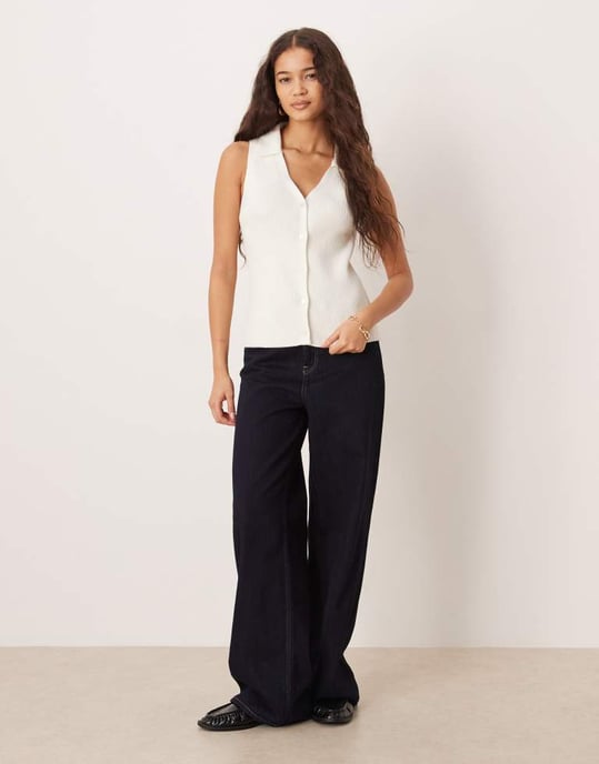 ASOS DESIGN ribbad krage stickad topp i vit - Image 2