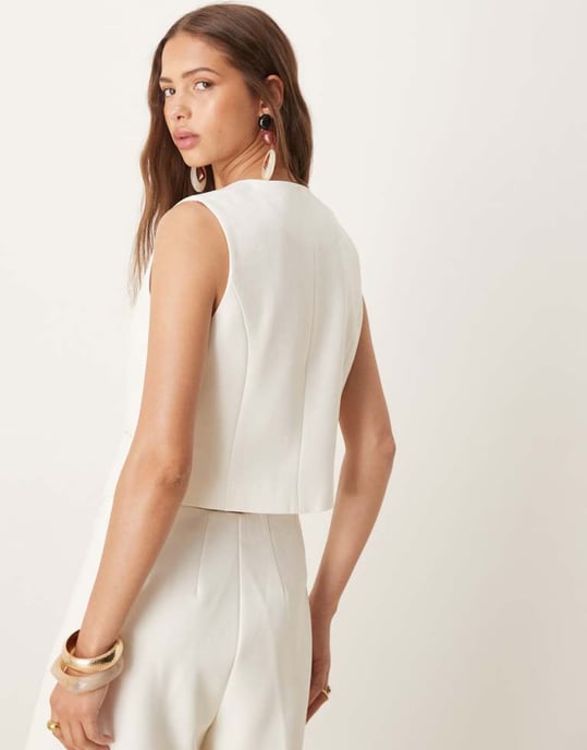 YAS skräddarsydd twill zip-front västkoja i vit - Image 4