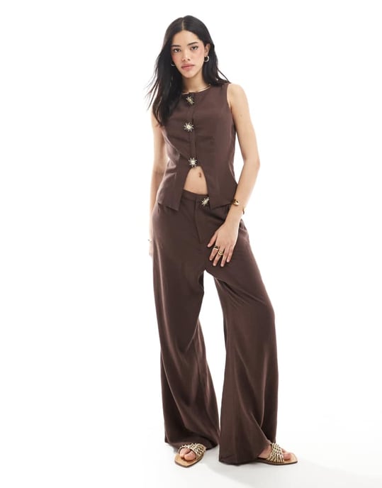 ASOS DESIGN linneblandning med trimdetalj väst i choklad - Image 2