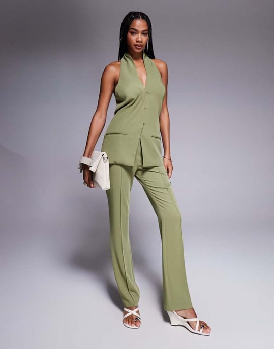 ASOS DESIGN skräddarsydd halterneck väst i olivgrön - Image 3