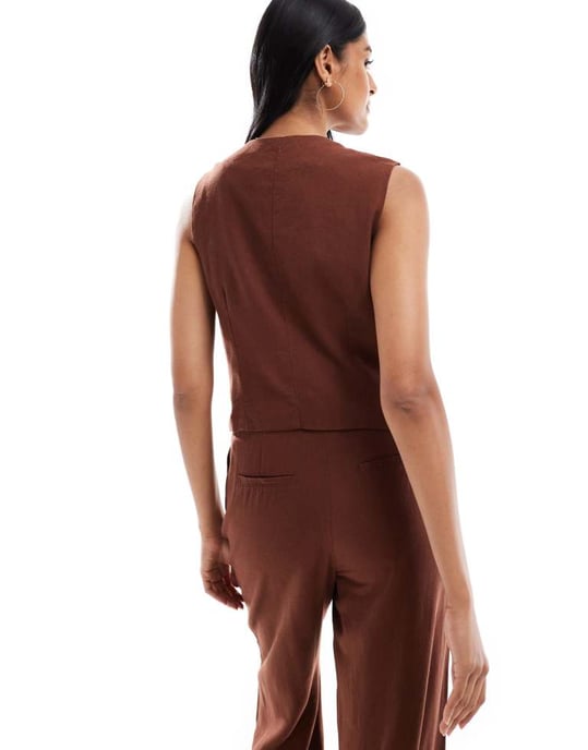 Vero Moda linnekänsla asymmetrisk knäppt fram väst i choklad - Image 3