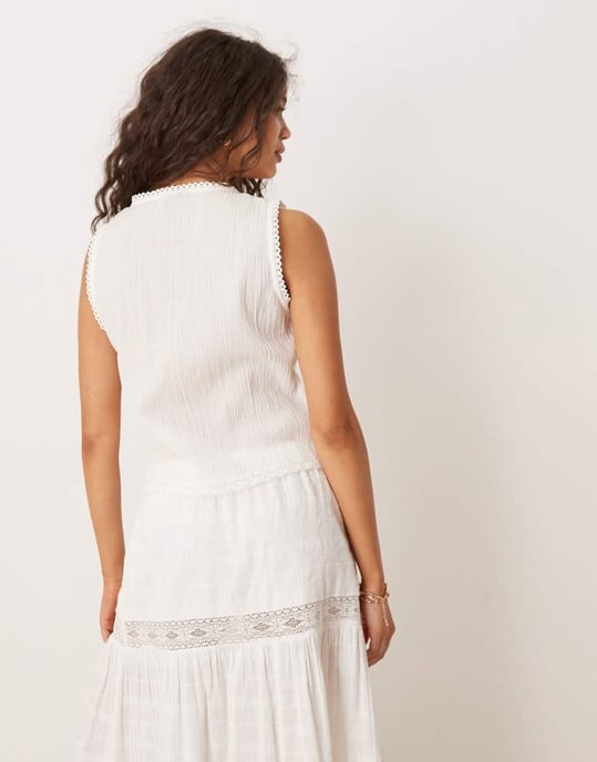 ASOS DESIGN väst medspetsdetalj i vitt - Image 3