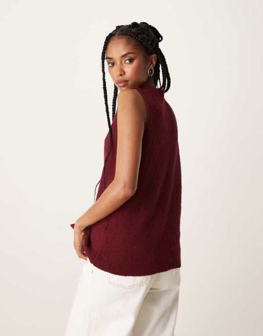 ASOS DESIGN slubstickad avslappnad passform väst i bordeaux - Image 4