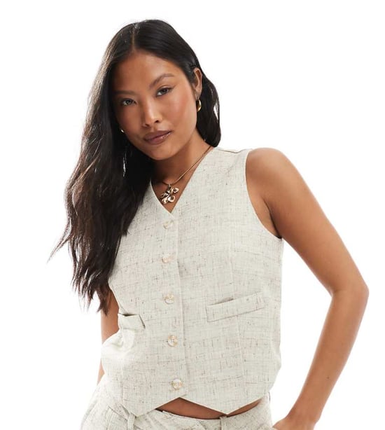 Vero Moda Petite skräddarsydd västset i havre - Image 1