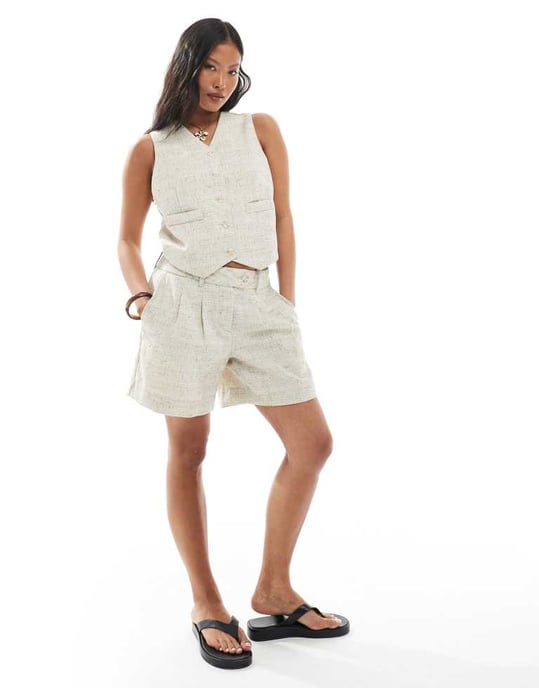 Vero Moda Petite skräddarsydd västset i havre - Image 4
