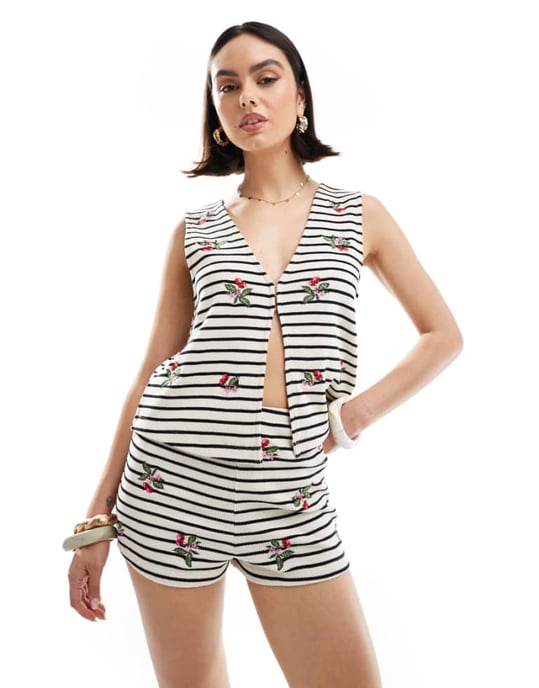 ASOS DESIGN randig väst med körsbärsbroderi - Image 1