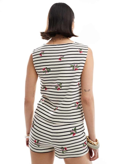 ASOS DESIGN randig väst med körsbärsbroderi - Image 2