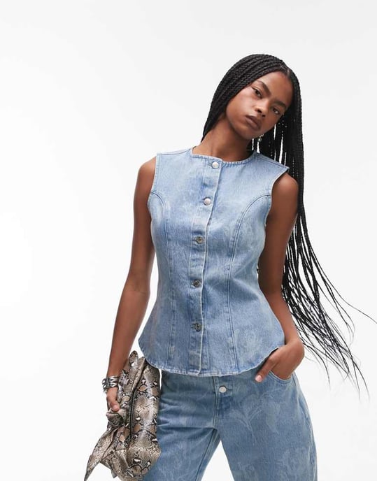 ASOS DESIGN denim väst med cinch i blommig ljusblå tvätt - Image 1