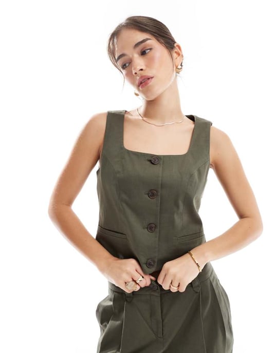 Vero Moda skräddarsydd väst med fyrkantig halsringning i kalamata grönt - Image 1