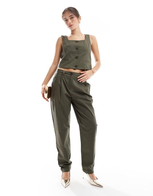 Vero Moda skräddarsydd väst med fyrkantig halsringning i kalamata grönt - Image 2