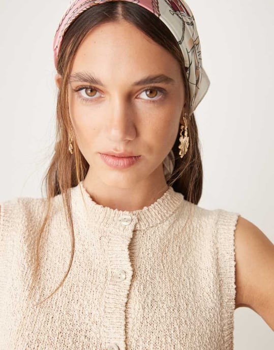 ASOS DESIGN boucle stickad väst-set i ecru - Image 4