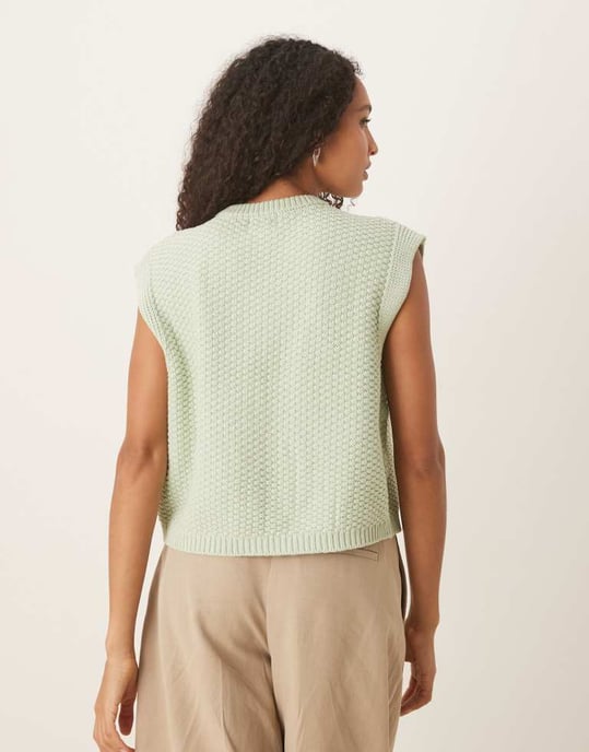 ASOS DESIGN boxy stickad väst med knappdetalj i pistaschnöt - Image 3
