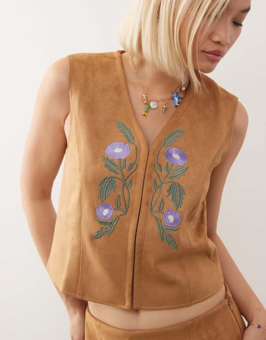 Återvunnen vintage faux mockakorsett med broderi i tan co-ord - Image 2