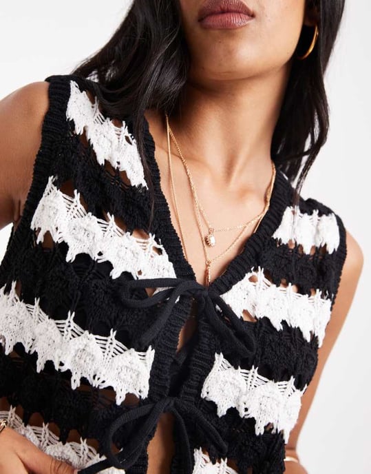 ASOS DESIGN virkad knytframsidåknittröd väst i randig mönster - Image 3