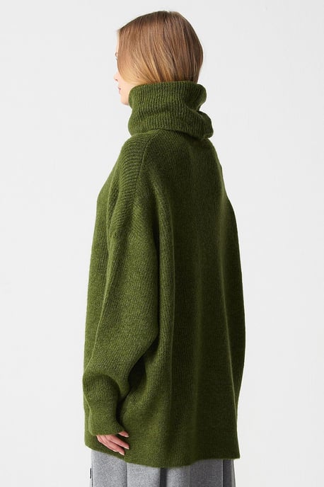 Oversized Ribbed Turtleneck Sweater - Image 3