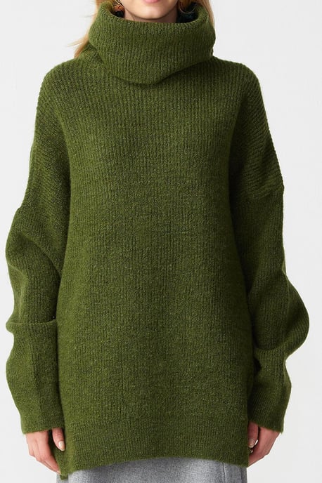 Oversized Ribbed Turtleneck Sweater - Image 4