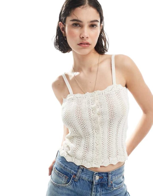 Vero Moda knapplöst virkat cami-top i krämfärg - Image 1