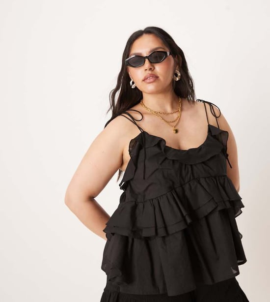 ASOS DESIGN Curve volang cami-top med knytband i svart - Image 1