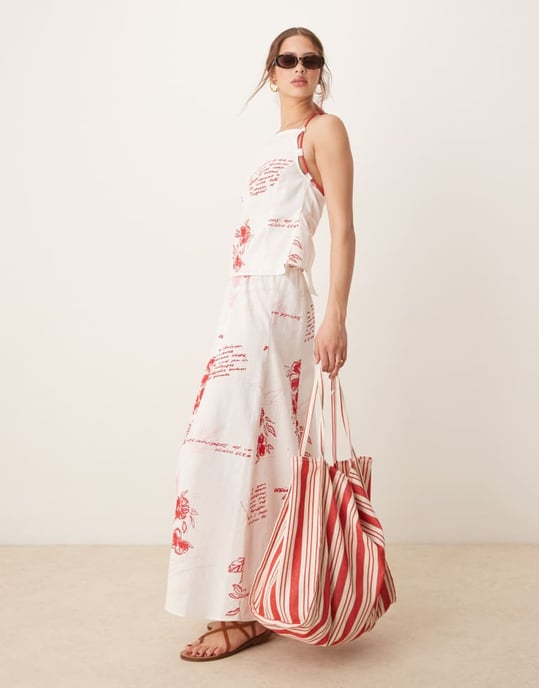 ASOS DESIGN koord halterneck top med snörningar i röd blommig mönster - Image 3