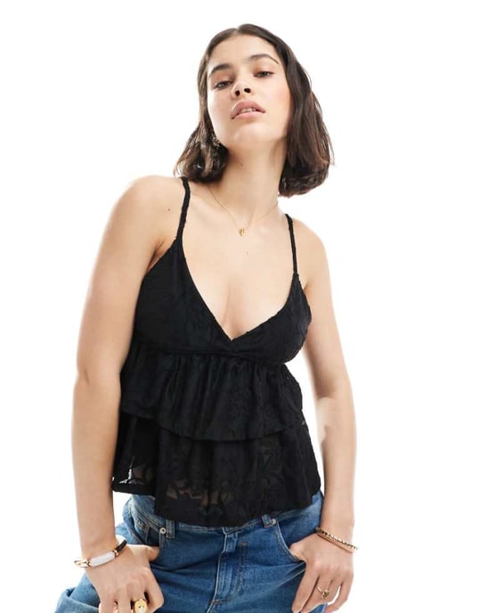 Miss Selfridge flerradig volangspets-cami i svart - Image 1
