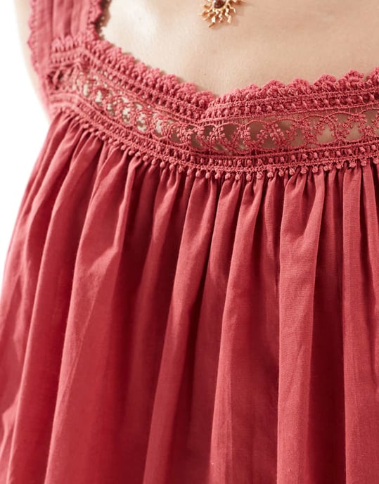 ASOS DESIGN spetsdetaljerad topp med fyrkantig halsringning i vinröd - Image 3
