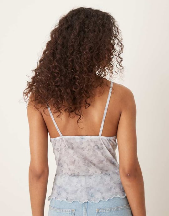 ASOS DESIGN mesh cami bust cup crop top i ditsy blommönster - Image 4