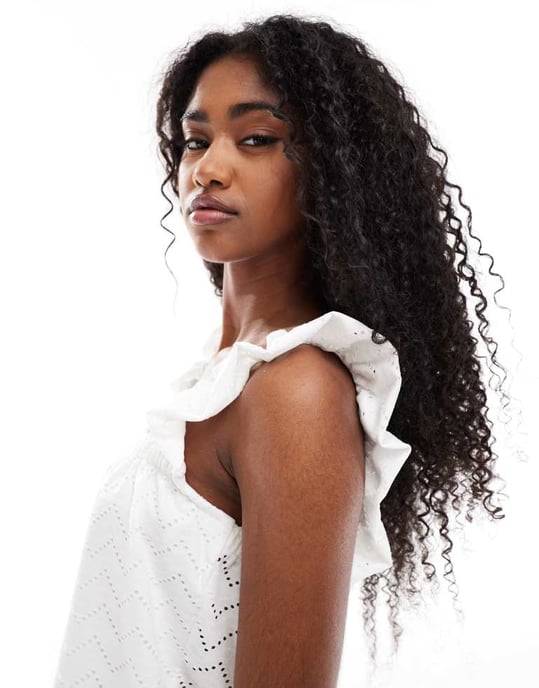 Vero Moda rynkad axelbandslinne i vitt - Image 2