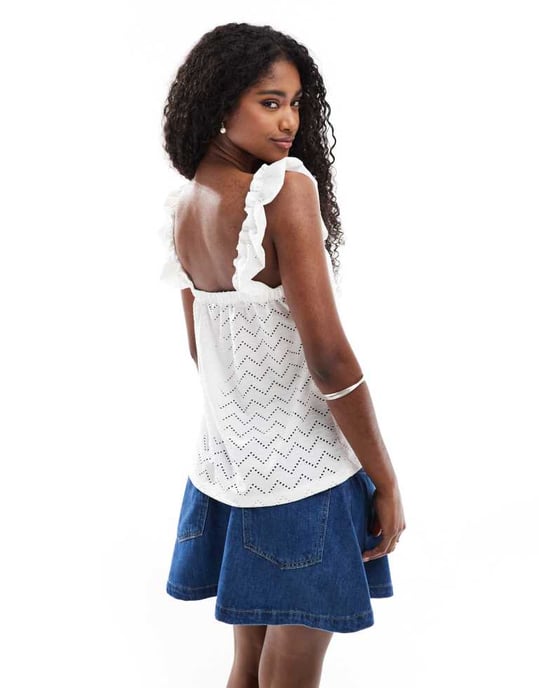 Vero Moda rynkad axelbandslinne i vitt - Image 4