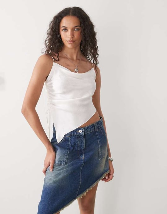 Monki cowl neck satinlinne med rynkad knytdetalj i off white - Image 1