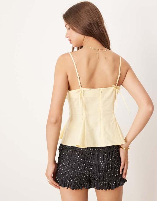 ASOS DESIGN topp med knytning i midjan i smörmjölk - Image 2