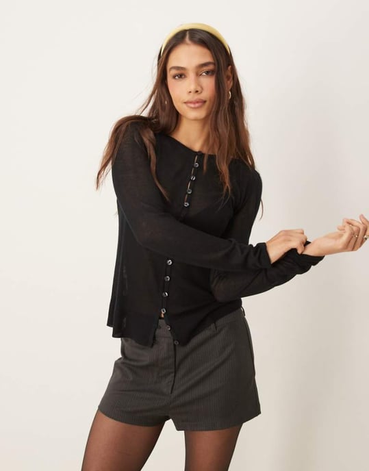 Abercrombie & Fitch genomskinlig knapp-up topp i svart - Image 1