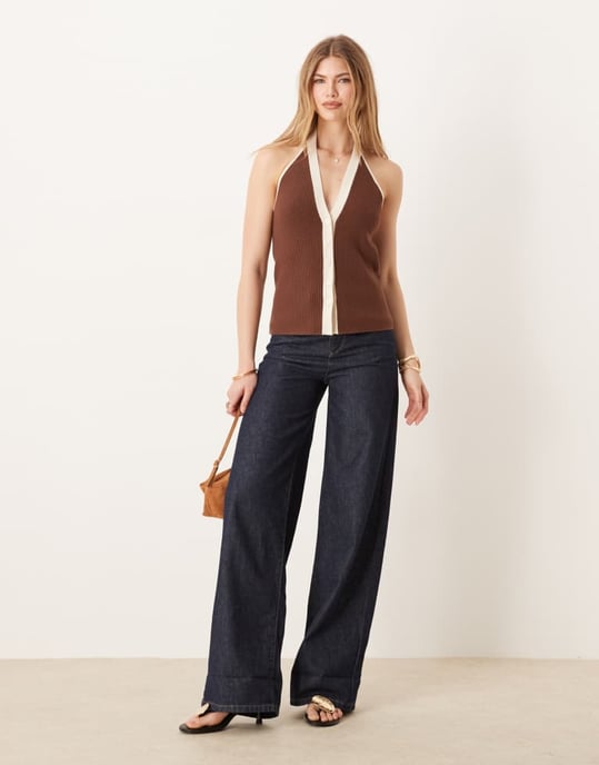 Abercrombie & Fitch ribbad halterneck väst i brun och krämfärg - Image 3