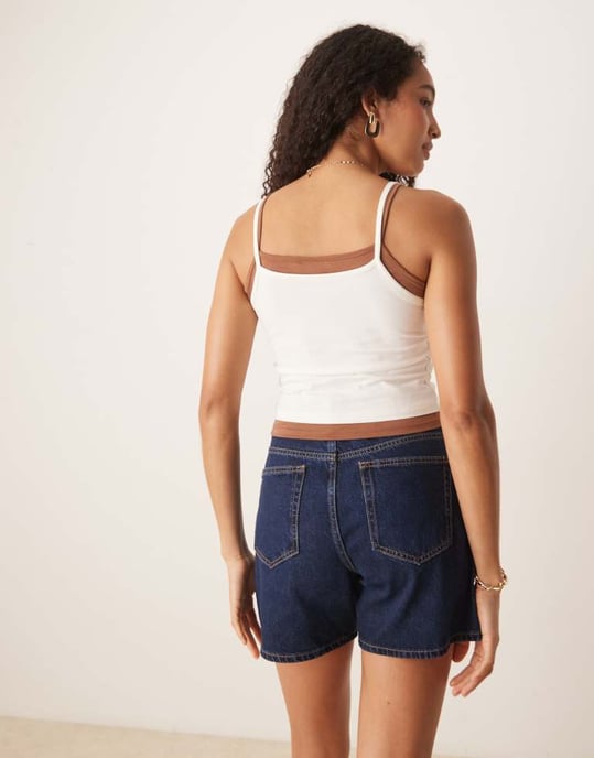 ASOS DESIGN dubbel lager cami i gräddfärgad och choklad - Image 3