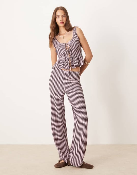 ASOS DESIGN topp med knytdetalj i rosa och svart rutigt - Image 2