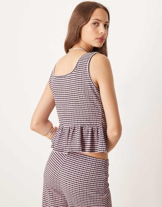 ASOS DESIGN topp med knytdetalj i rosa och svart rutigt - Image 4