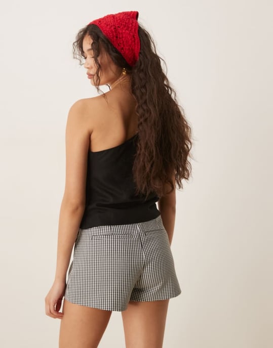 Abercrombie & Fitch mid rise skräddarsydda shorts i svart rutigt - Image 4