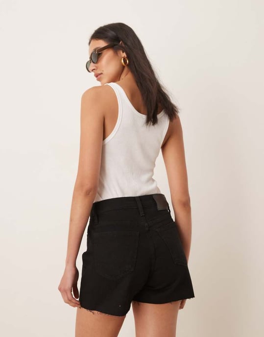 Calvin Klein Jeans råkantade momshorts i svart tvätt - Image 1