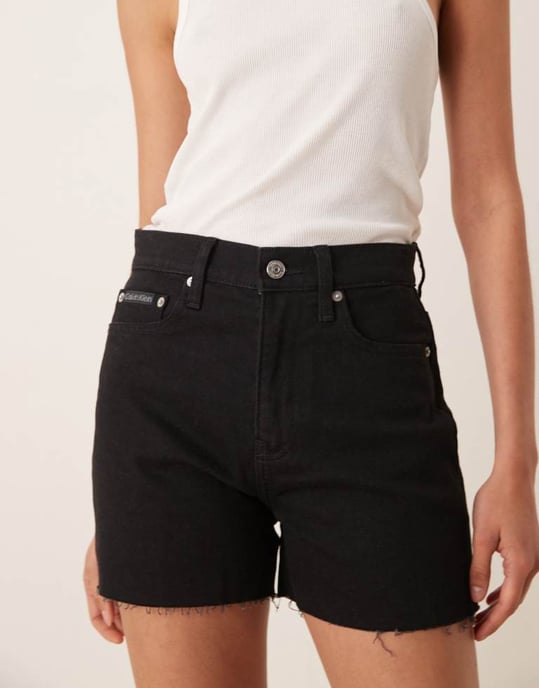 Calvin Klein Jeans råkantade momshorts i svart tvätt - Image 4