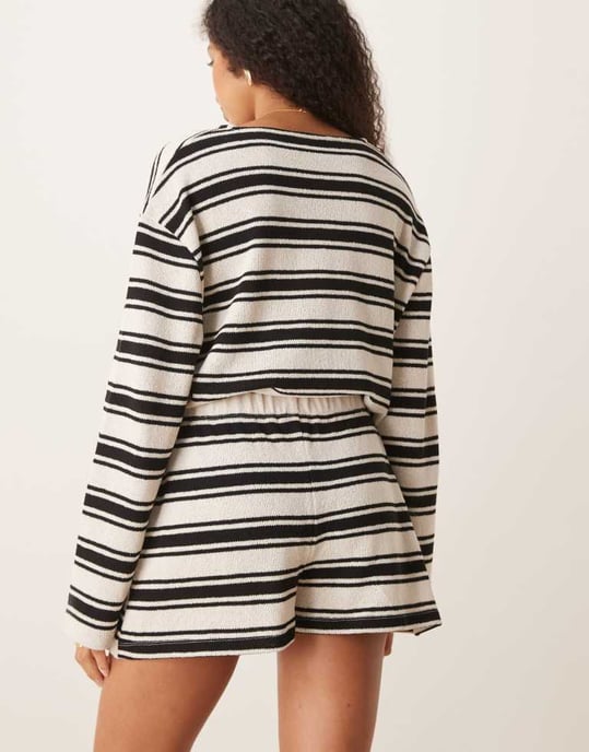 ASOS DESIGN texturerad randig mini short co-ord i svart och vitt - Image 3