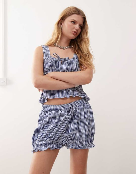 Återvunnen vintage festival bloomer-shorts i blå och vit rutigt - Image 2