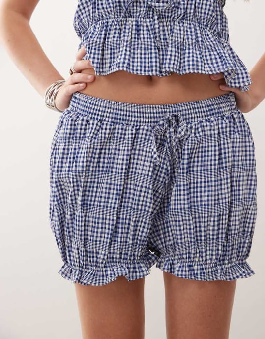 Återvunnen vintage festival bloomer-shorts i blå och vit rutigt - Image 3