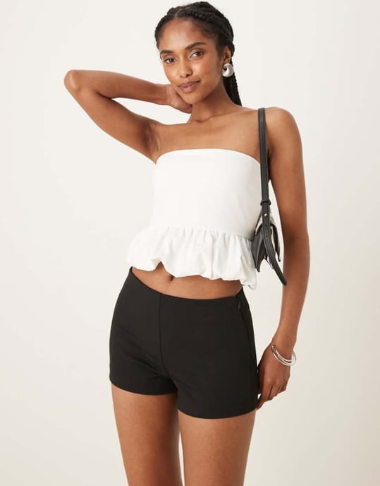 Abercrombie & Fitch midjehöga skräddarsydda shorts i svart - Image 1