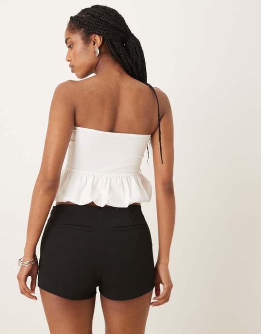 Abercrombie & Fitch midjehöga skräddarsydda shorts i svart - Image 4