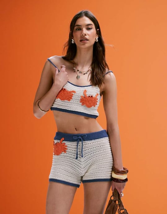 ASOS DESIGN mockcrochetbukser med applikationskrabba co-ord - Image 2