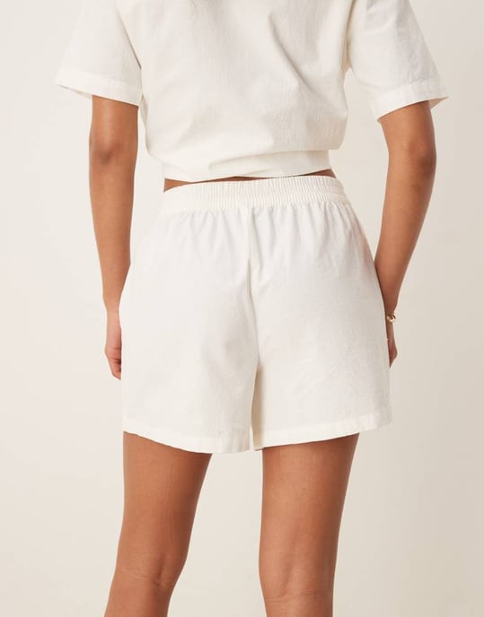 JDY avslappnade shorts med resår i vit broderie co-ord - Image 3