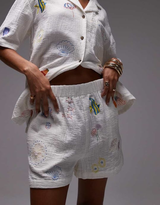 Topshop koord bomull doodle broderade shorts i vitt - Image 2