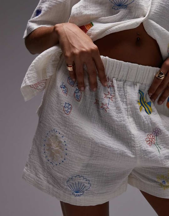 Topshop koord bomull doodle broderade shorts i vitt - Image 3
